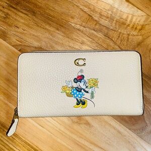 Disney X Coach Accordion Zip Wallet With Minnie Mouse In Regenerative Leather